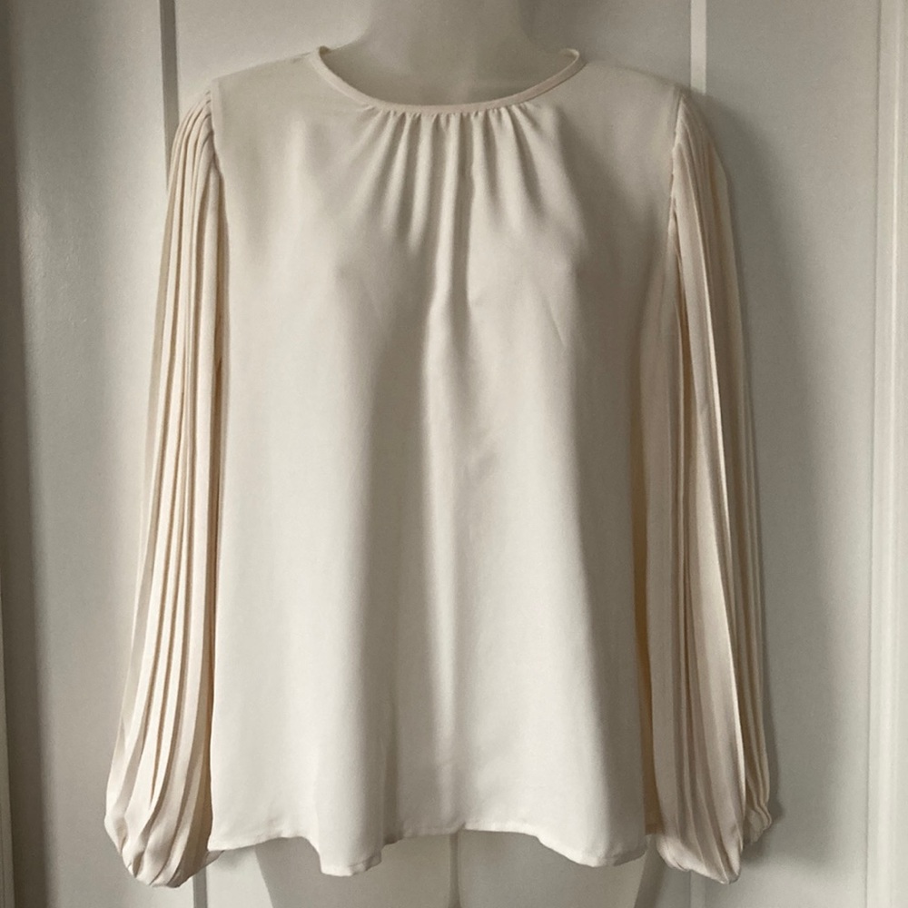 Beautiful Blouse 👚 with pleated long sleeve, size-XS, Off White/Cream
